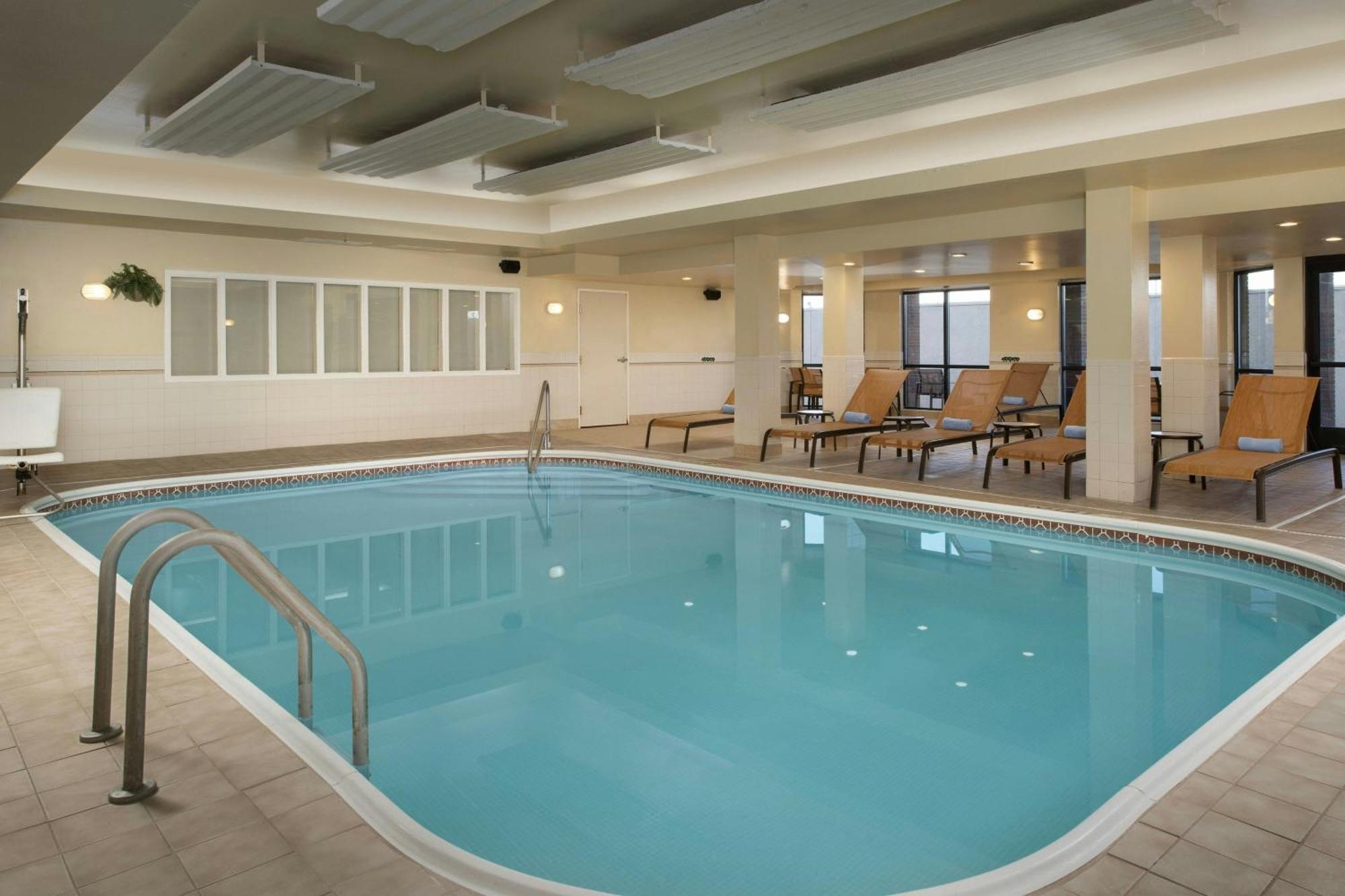Courtyard By Marriott Dayton Beavercreek Exterior photo