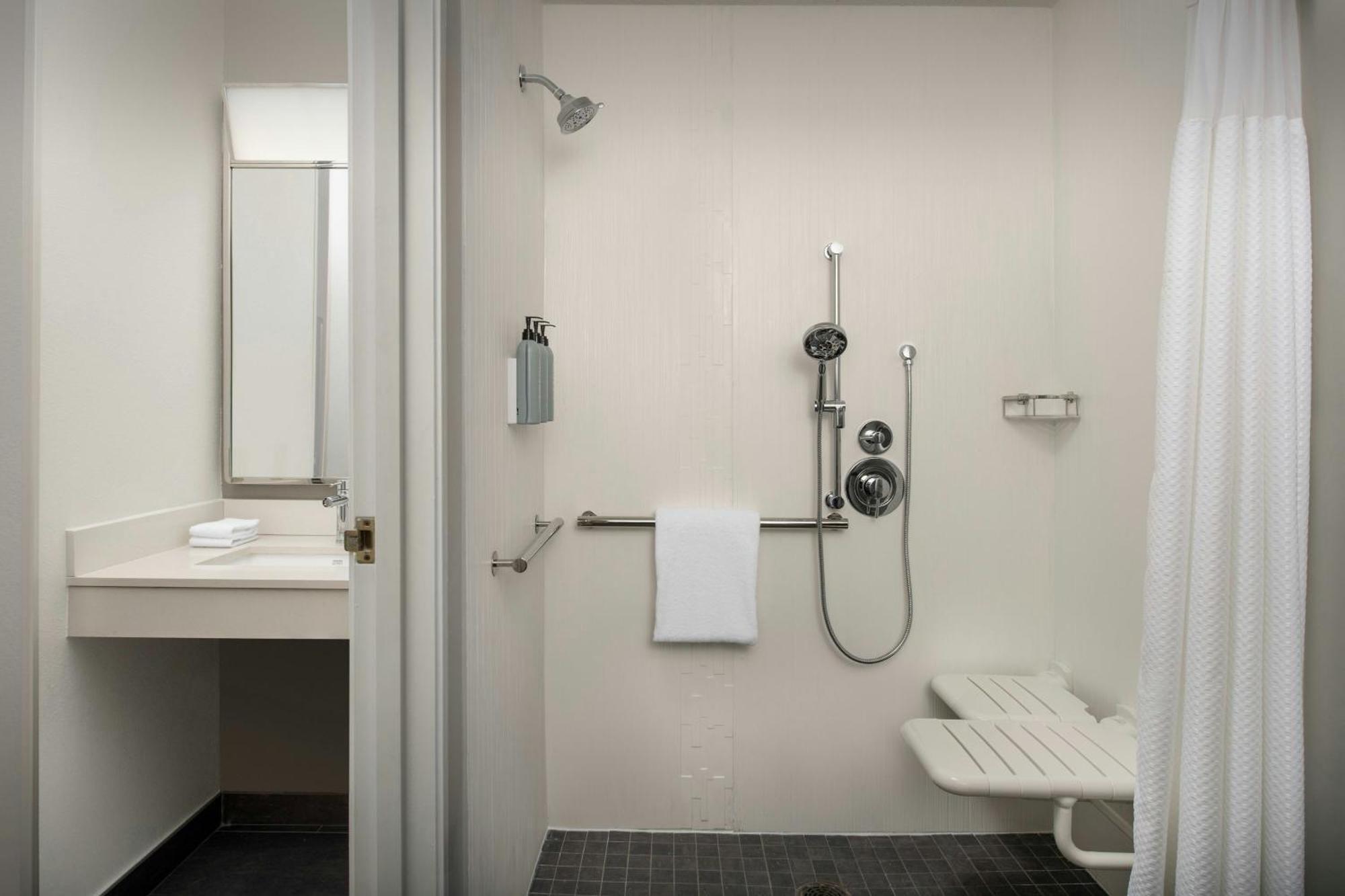 Courtyard By Marriott Dayton Beavercreek Exterior photo