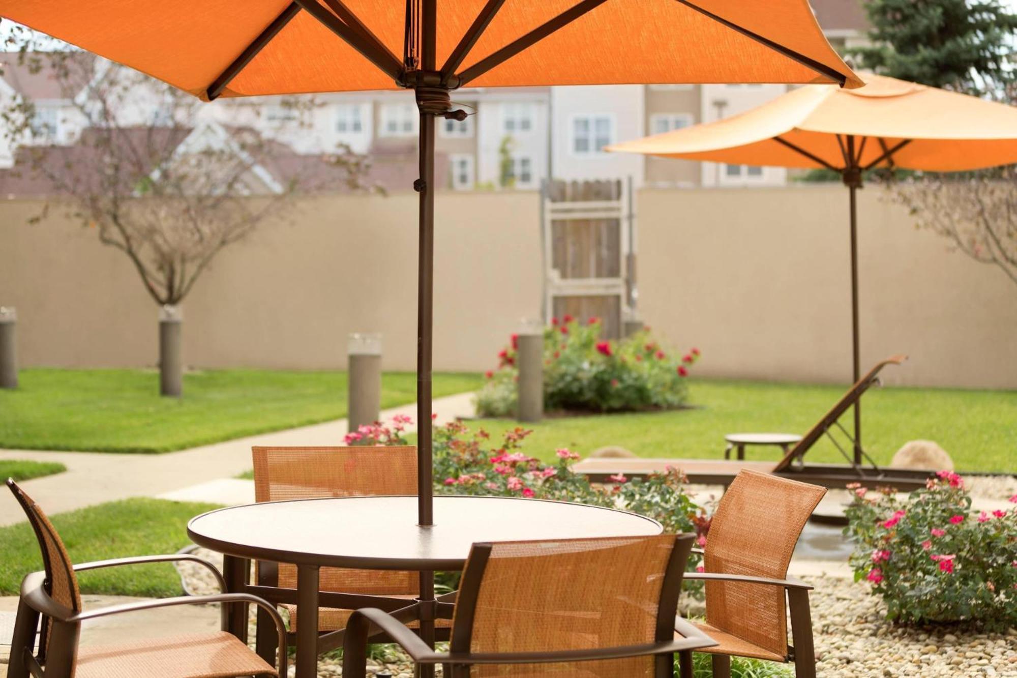 Courtyard By Marriott Dayton Beavercreek Exterior photo