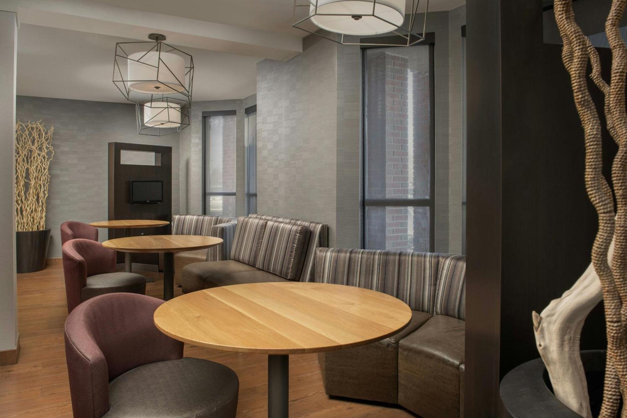 Courtyard By Marriott Dayton Beavercreek Exterior photo