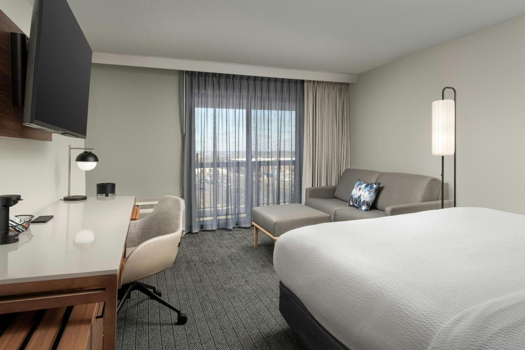 Courtyard By Marriott Dayton Beavercreek Exterior photo